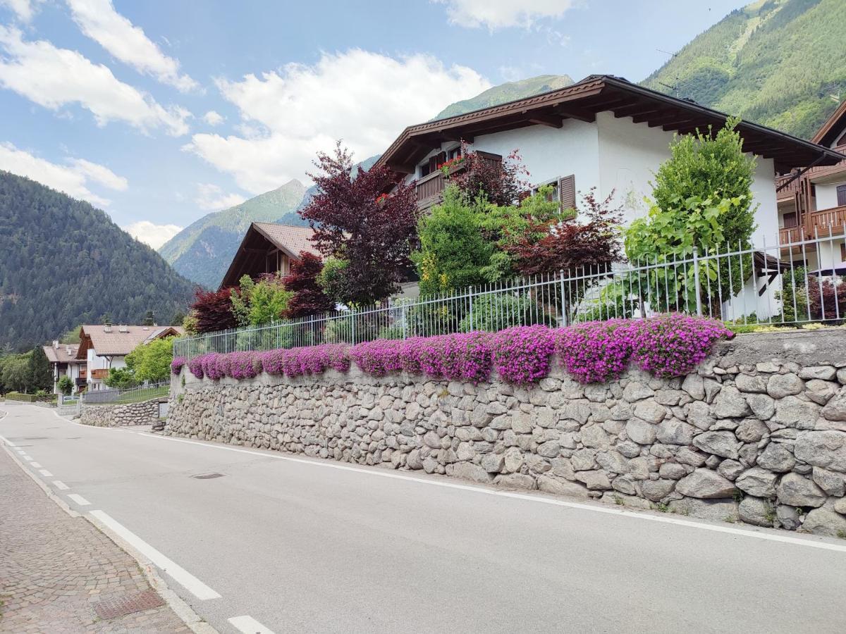 Appartamento Con Giardino Carisolo Exterior photo
